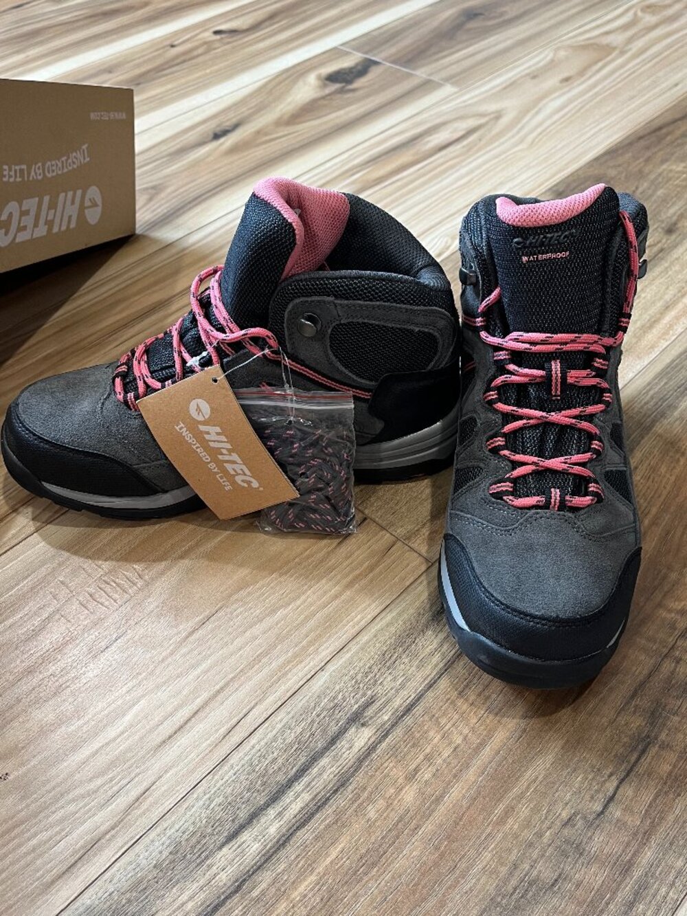 NWT Hi-Tec Skamania Mid WP Waterproof Women's Hiking Boots